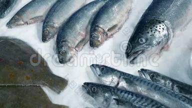 鱼贩海鲜在冰上蔓延